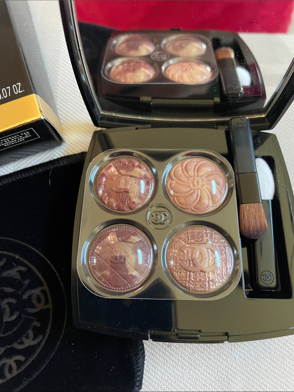 NIB CHANEL Les 4 Ombres 219 Boutons Couture - Neutrals Eyeshadow Quad - Picture 2 of 4
